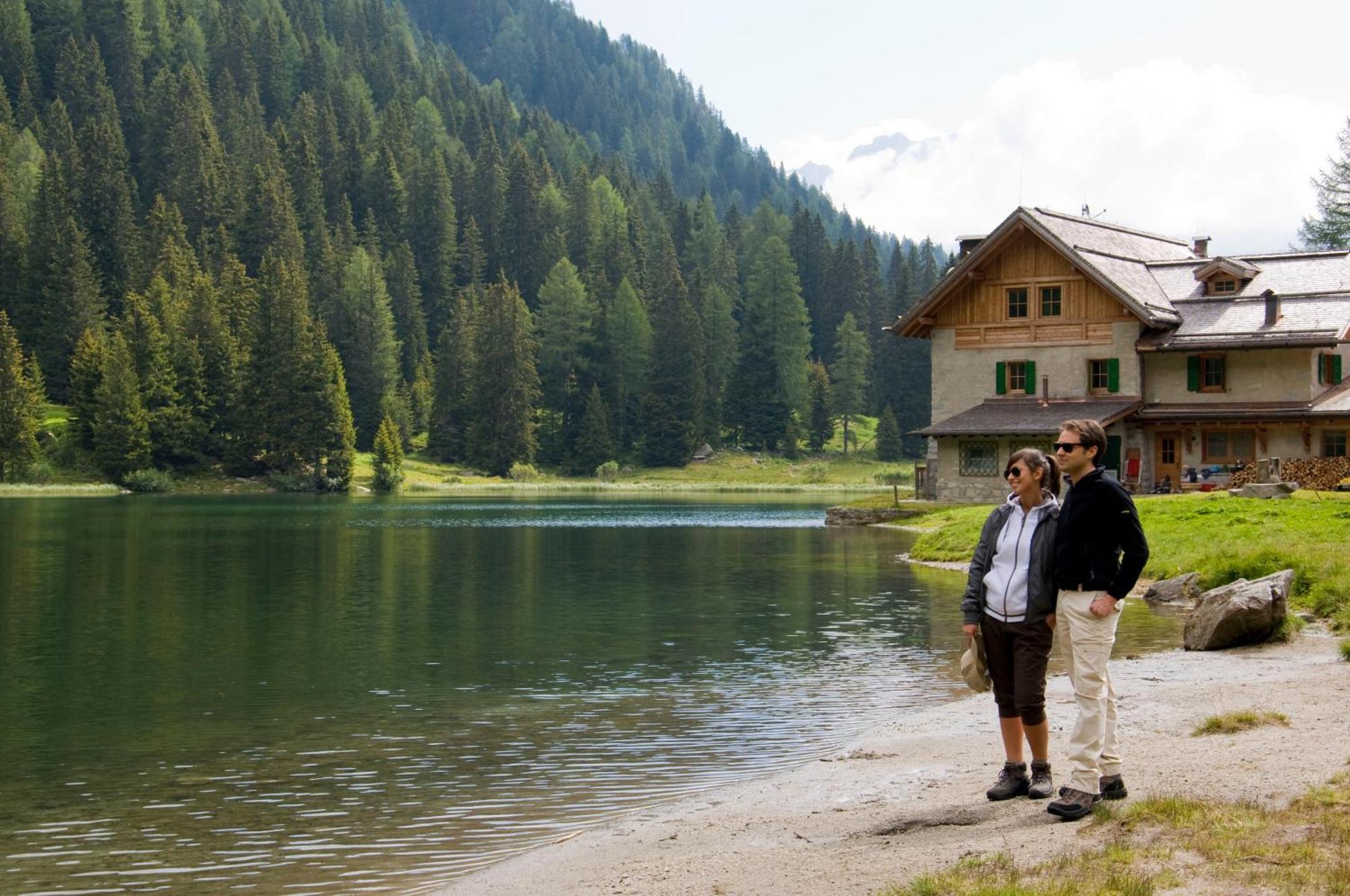 Rifugio Lago Nambino 마돈나 디 캄필리오 외부 사진