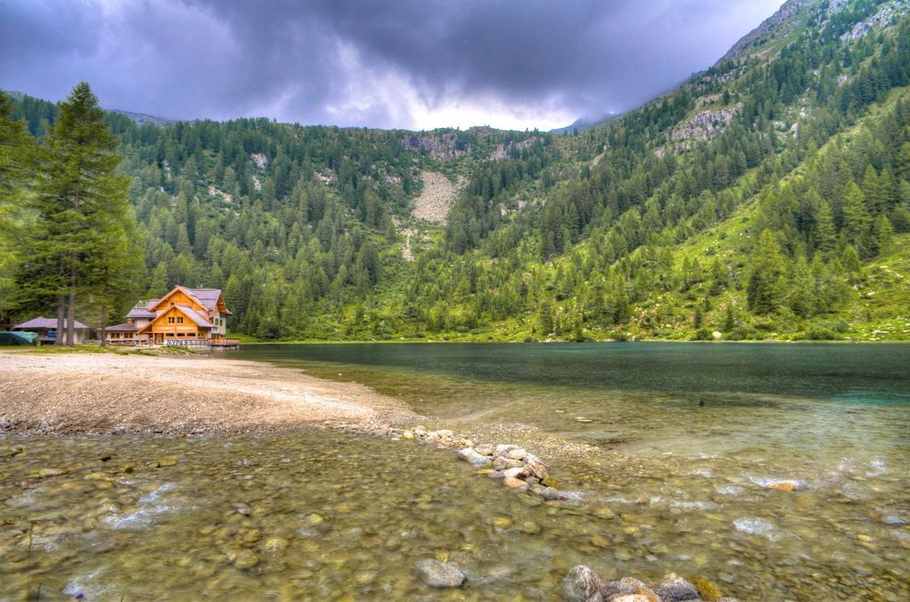 Rifugio Lago Nambino 마돈나 디 캄필리오 외부 사진